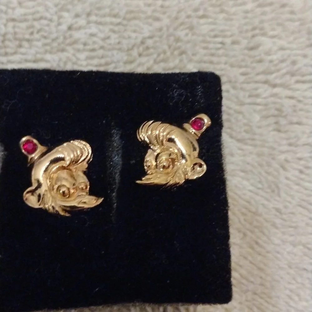 Disney, Avon Vintage 1993, Aladdin Abu monkey studded earrings. - Picture 3 of 3
